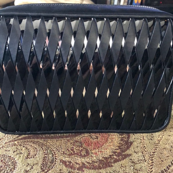 Michael Kors Handbags - SOLD!  NWT! $228 MK Ginny Blk Camera Bag Will be removed